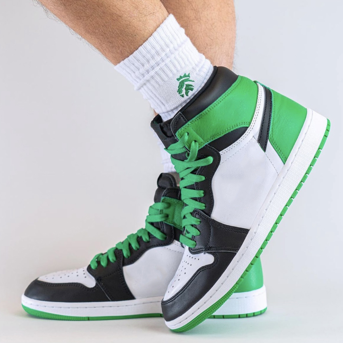 Jumpman 1 High OG Lucky Green basketball shoes 1s Black White men women trainers sports sneakers Quality DZ5485-031
Jumpman 1 High OG Lucky Green basketball shoes 1s Black White men women trainers sports sneakers Quality DZ5485-031