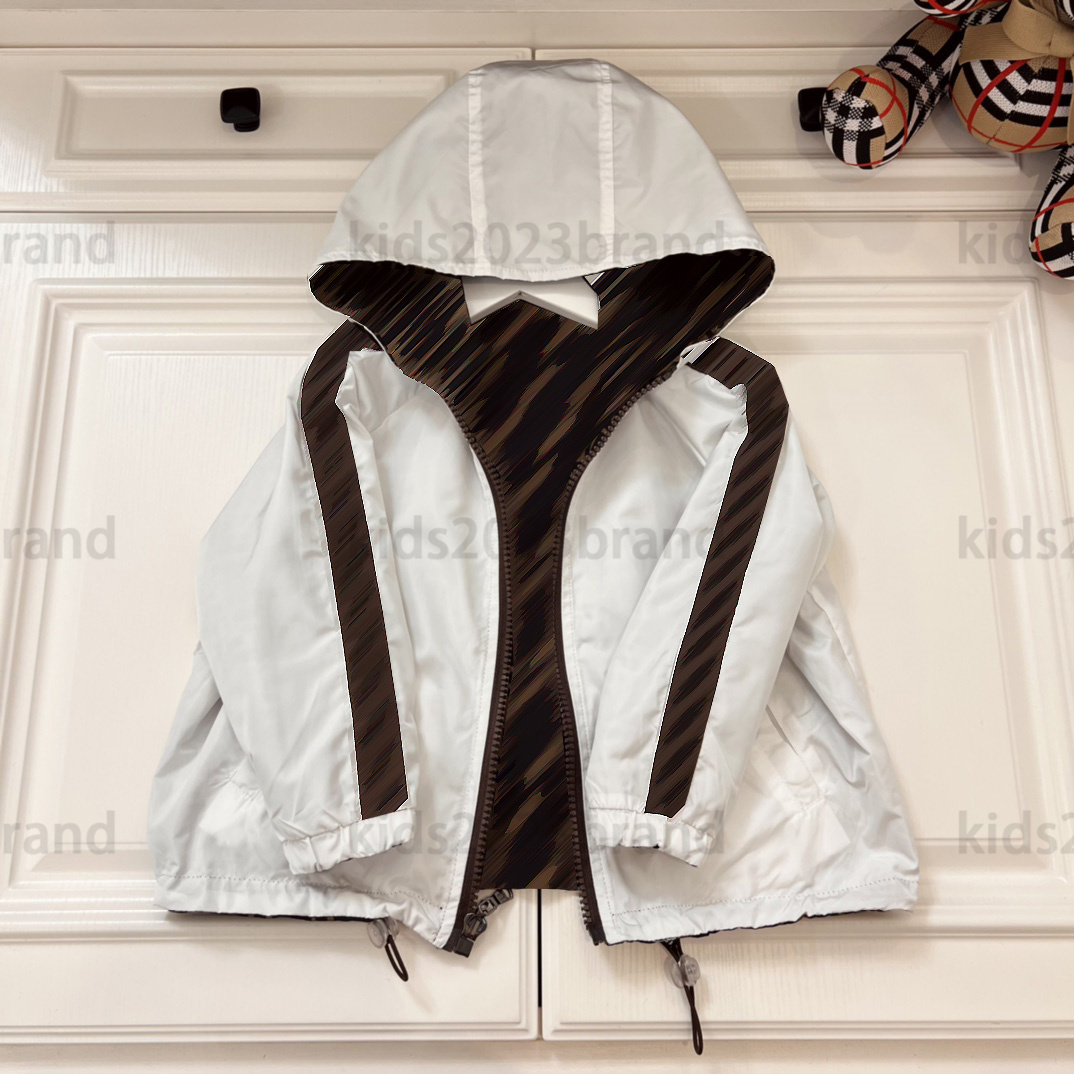 2023ss white kids designer hooded jackets sun protection boys outwear high end children custom made coats paneled webbing trench coat windbreaker jackets, 1#
2023ss white kids designer hooded jackets sun protection boys outwear high end children custom made coats paneled webbing trench coat windbreaker jackets, 1#