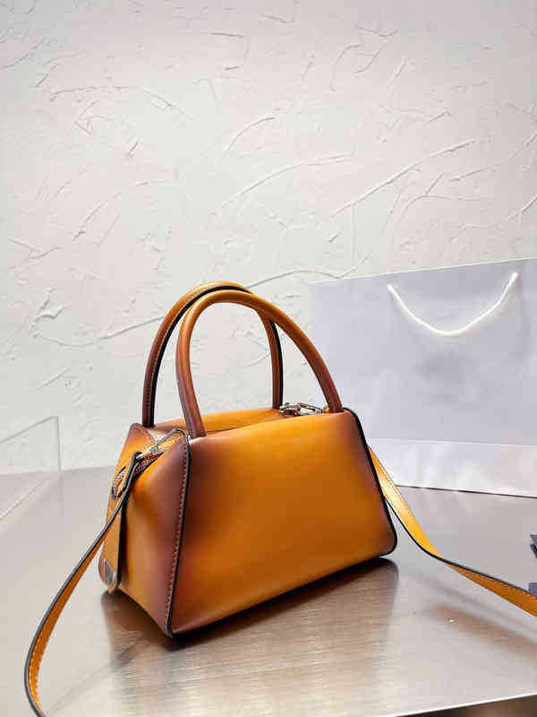 Pbag Triangle logo Hot Shopping Bags Shoulder Hobo Totes The Tote Bag Designer Leather Handbags Women Brand Letters Purses Female Wallet 220818, Prabag-pink
Pbag Triangle logo Hot Shopping Bags Shoulder Hobo Totes The Tote Bag Designer Leather Handbags Women Brand Letters Purses Female Wallet 220818, Prabag-pink