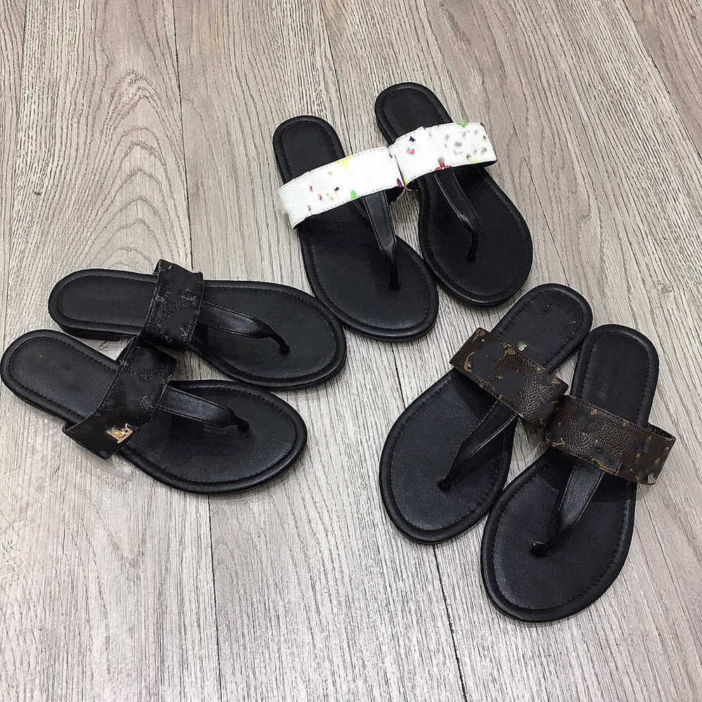 2023 Luxury designers slipper women sandals slides waterfront brown leather flip flops womens flat heels strap metal buckle shoes 36-42, Xy2114
2023 Luxury designers slipper women sandals slides waterfront brown leather flip flops womens flat heels strap metal buckle shoes 36-42, Xy2114