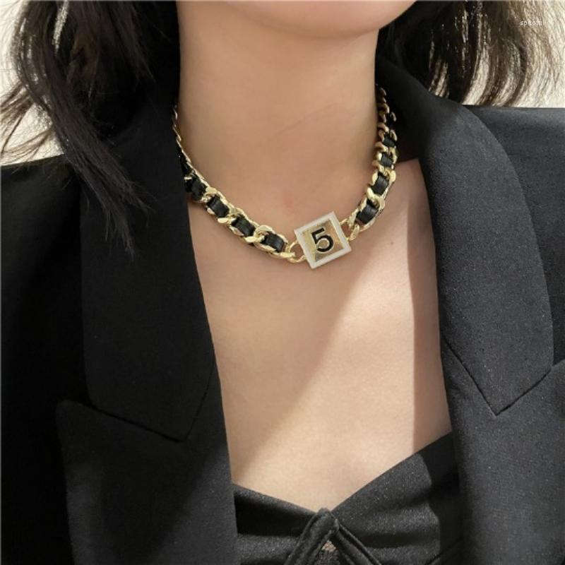 Choker Luxury Niche Number 5 Collar Necklace Women's Leather Gold Color Metal Collarbone Chain Aesthetic Korean Fashion Jewelry
Choker Luxury Niche Number 5 Collar Necklace Women's Leather Gold Color Metal Collarbone Chain Aesthetic Korean Fashion Jewelry