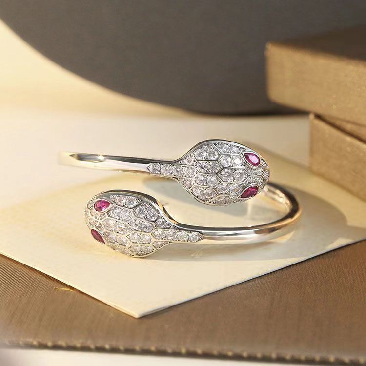 gold bangle bracelet Designer Gold Bracelet Women's Stainless Steel full of diamonds luxury bracelet for woman Fashion Bangle silver torque bangle B02
gold bangle bracelet Designer Gold Bracelet Women's Stainless Steel full of diamonds luxury bracelet for woman Fashion Bangle silver torque bangle B02