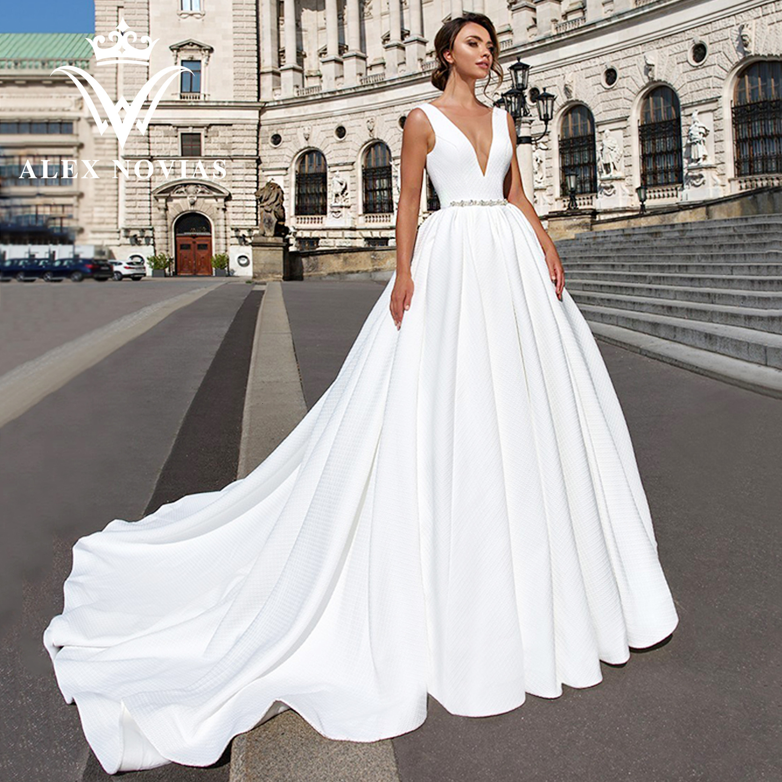 Party Dresses ALEX NOVIAS A Line Satin Wedding Dress WIth CRYSTAL Belt 2023 Classy Deep V neck Backless Gown Vestidos Novias De Saten 230217, Beige
Party Dresses ALEX NOVIAS A Line Satin Wedding Dress WIth CRYSTAL Belt 2023 Classy Deep V neck Backless Gown Vestidos Novias De Saten 230217, Beige
