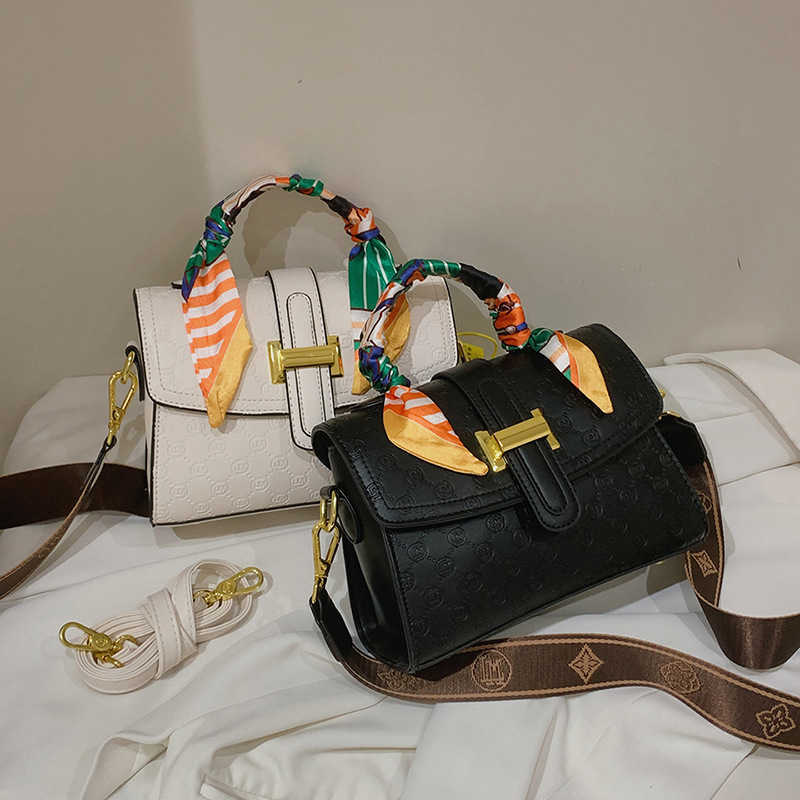 Women's bag Summer new shoulder messenger bag Large capacity portable printed women's bag, Creamy-white
Women's bag Summer new shoulder messenger bag Large capacity portable printed women's bag, Creamy-white