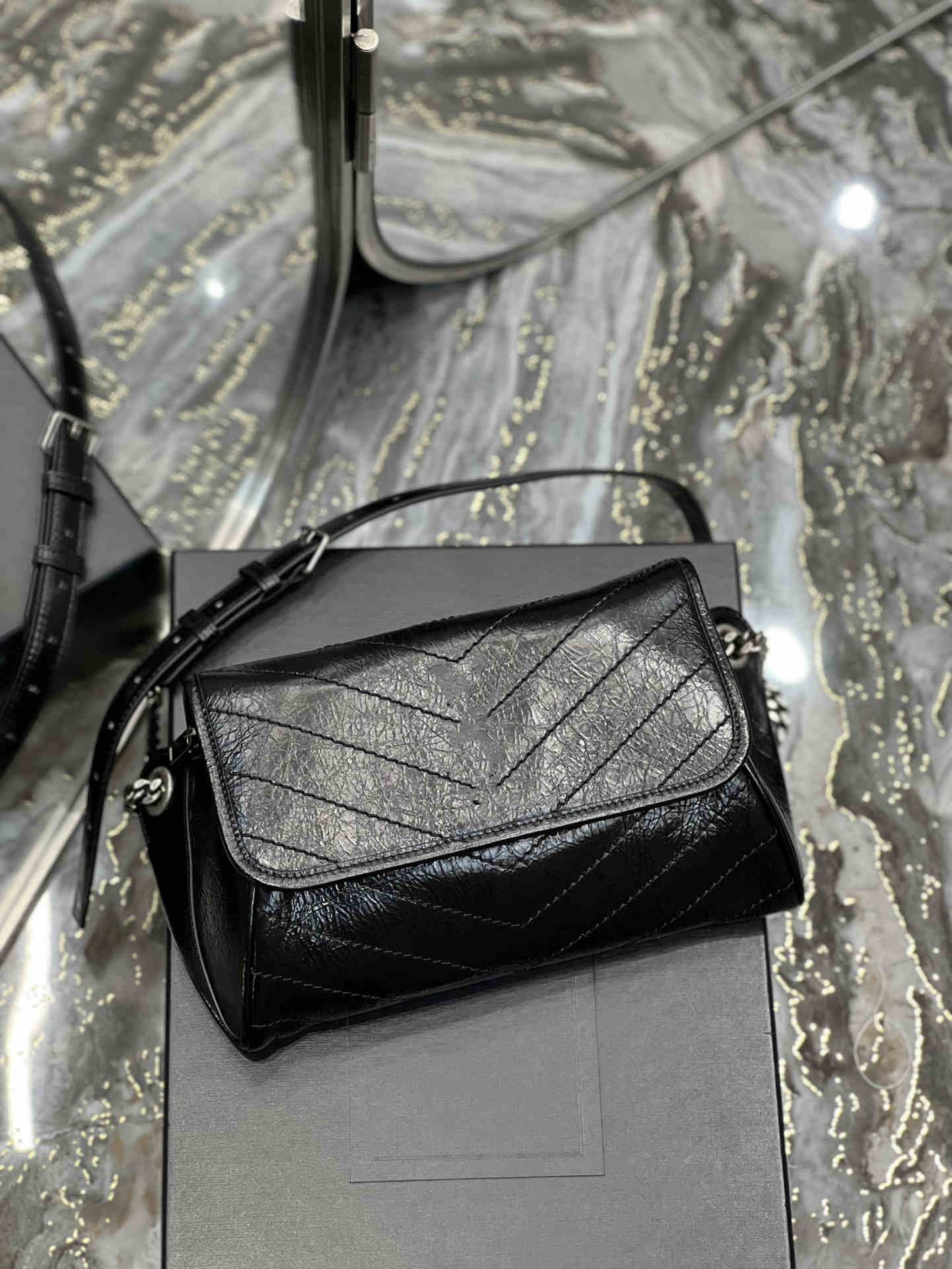 Designer Chain Shoulder bag lady Single Wallets Handbags Tassel Women fashion Classic Cross Body Purse totes hot Designer purses Gold Alligator popular, Black
Designer Chain Shoulder bag lady Single Wallets Handbags Tassel Women fashion Classic Cross Body Purse totes hot Designer purses Gold Alligator popular, Black