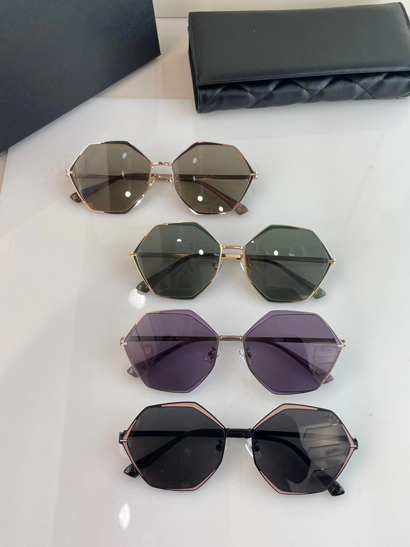 Men Sunglasses For Women Latest Selling Fashion Sun Glasses Mens Sunglass Gafas De Sol Glass UV400 Lens With Random Matching Box 8030
Men Sunglasses For Women Latest Selling Fashion Sun Glasses Mens Sunglass Gafas De Sol Glass UV400 Lens With Random Matching Box 8030