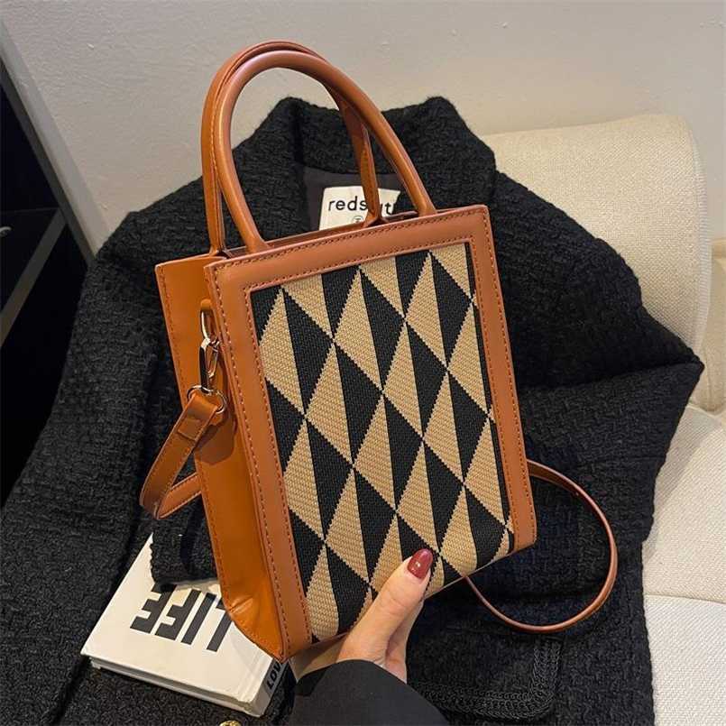 style handbag women's bag new autumn splicing messenger bag small simple shoulder bag, Coffee
style handbag women's bag new autumn splicing messenger bag small simple shoulder bag, Coffee