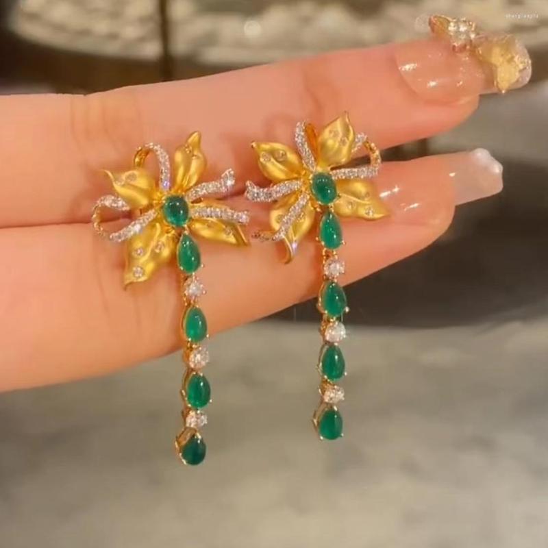Dangle Earrings RUZZALLATI Luxury Vintage Emerald Long Tassel Drop For Women Yellow Gold Color Daangler Cocktail Jewelry
Dangle Earrings RUZZALLATI Luxury Vintage Emerald Long Tassel Drop For Women Yellow Gold Color Daangler Cocktail Jewelry