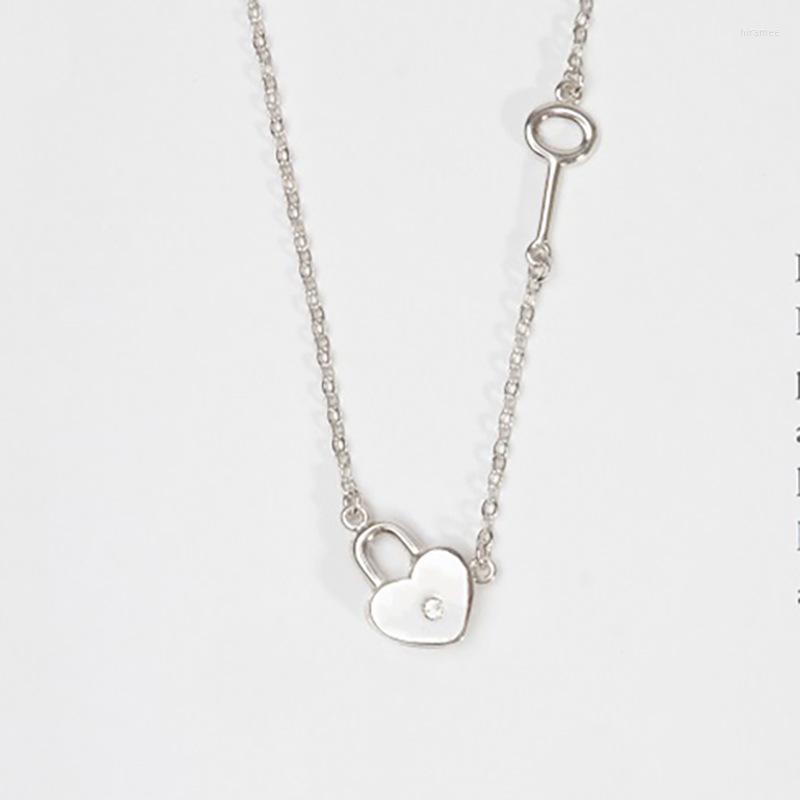 Choker Fashion Simple Love Heart Shape Lock Key Necklace Women's Temperament Sweet Clavicle Jewelry Valentine's Day Gift
Choker Fashion Simple Love Heart Shape Lock Key Necklace Women's Temperament Sweet Clavicle Jewelry Valentine's Day Gift