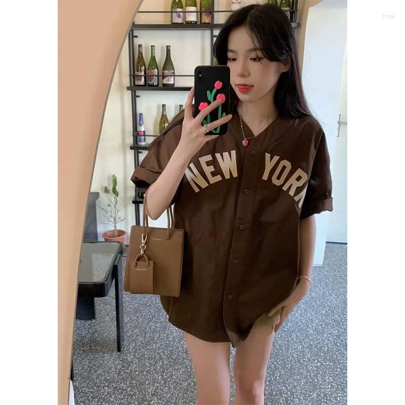 Women's Blouses American Vintage Women's Short-Sleeved Shirt Korean Fashion Letter Print Oversized Blouse Streetwear Button Up Casual
Women's Blouses American Vintage Women's Short-Sleeved Shirt Korean Fashion Letter Print Oversized Blouse Streetwear Button Up Casual