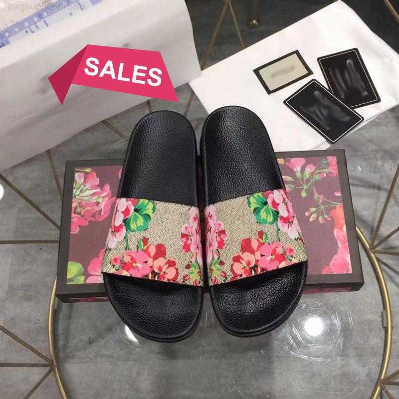 Designer Slides Men Women Slippers Summer Sandals Beach Slide Flat platform Ladies Sandal Bathroom Home Flip Flops Striped Slipper With Box, Color 1
Designer Slides Men Women Slippers Summer Sandals Beach Slide Flat platform Ladies Sandal Bathroom Home Flip Flops Striped Slipper With Box, Color 1
