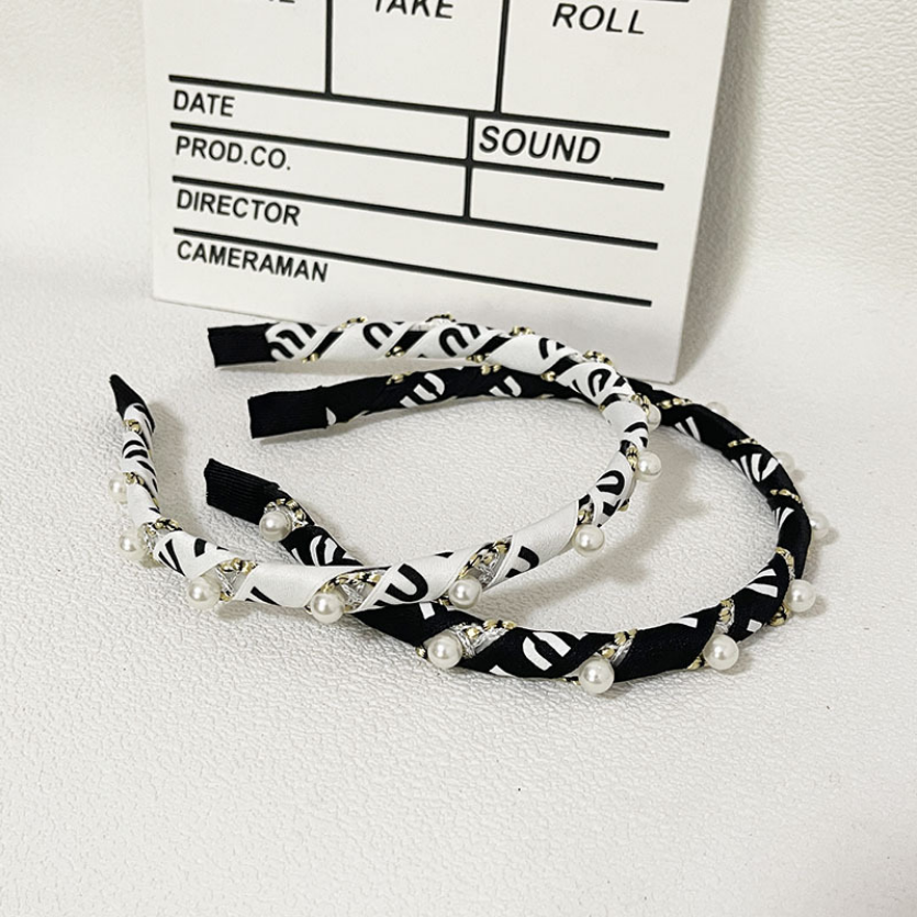 Japanese Simple Design MIU Hair Hoop Fashion Designer Head Scar Popular Brand Hair Clip High Sense Fabric Headwear Hand Braided Braid Headband Romantic Woman Gifts, White
Japanese Simple Design MIU Hair Hoop Fashion Designer Head Scar Popular Brand Hair Clip High Sense Fabric Headwear Hand Braided Braid Headband Romantic Woman Gifts, White