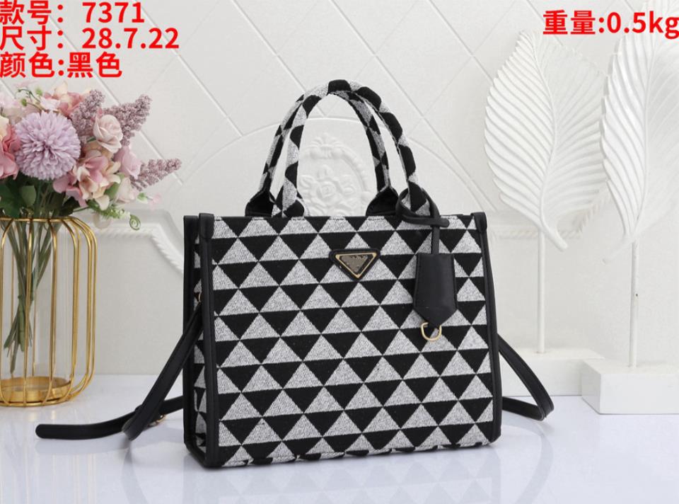 Fashion Women Handbag Designer Tote Bag Triangle Symbole Jacquard Fabric Handbags Large Totes Designers Shoulder Bags Cross Body Purses, 28*7*22cm
Fashion Women Handbag Designer Tote Bag Triangle Symbole Jacquard Fabric Handbags Large Totes Designers Shoulder Bags Cross Body Purses, 28*7*22cm
