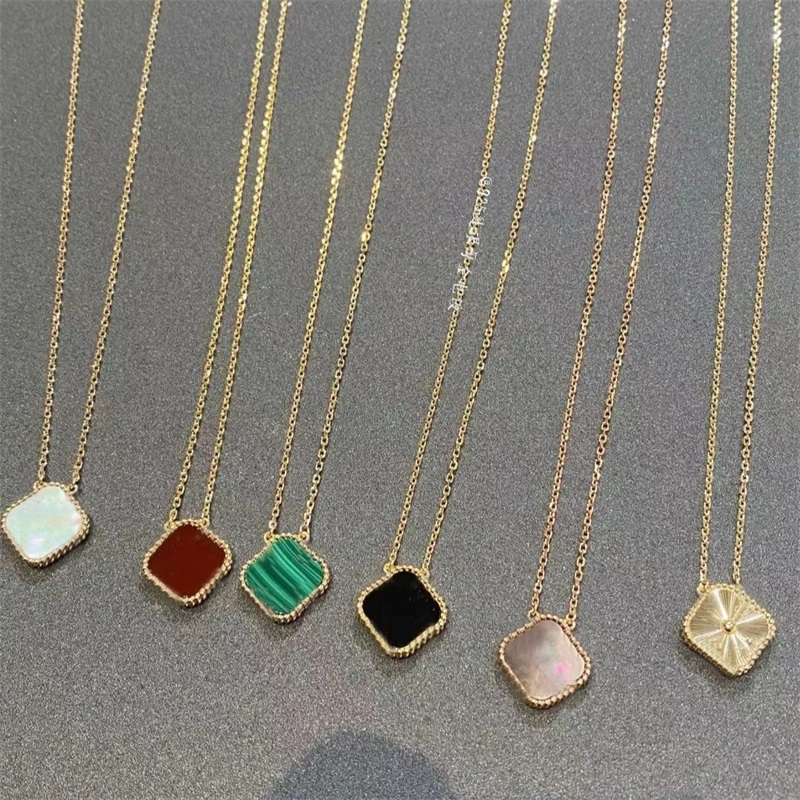 Luxury necklace women mens chain Designer Jewelry four leaf clovers Mother of pearl chains for men gold color hiphop designers pendants necklaces F23
Luxury necklace women mens chain Designer Jewelry four leaf clovers Mother of pearl chains for men gold color hiphop designers pendants necklaces F23