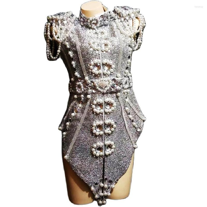 Stage Wear Sparkling Silver Rhinestones Pearls Women Drag Queen 2 Pieces Set Birthday Prom Celebrate Outfits Nightclub Singer Costumes
Stage Wear Sparkling Silver Rhinestones Pearls Women Drag Queen 2 Pieces Set Birthday Prom Celebrate Outfits Nightclub Singer Costumes