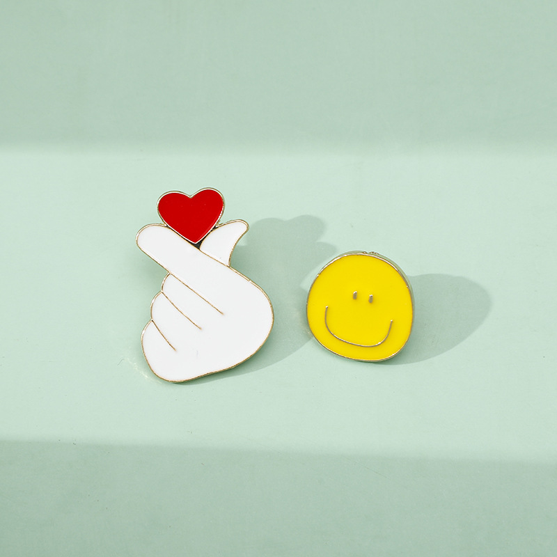 Japan Korea INS Cartoon Round Smile Face Brooches for Women Hand Heart Gesture Badge Gold Plated Alloy Pins Student Clothes Accessories
Japan Korea INS Cartoon Round Smile Face Brooches for Women Hand Heart Gesture Badge Gold Plated Alloy Pins Student Clothes Accessories