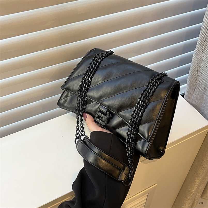Bag Women New Pleated Hourglass Bag High level Chain Underarm Bag Autumn and Winter Versatile Crossbody Shoulder Bag, Brown
Bag Women New Pleated Hourglass Bag High level Chain Underarm Bag Autumn and Winter Versatile Crossbody Shoulder Bag, Brown