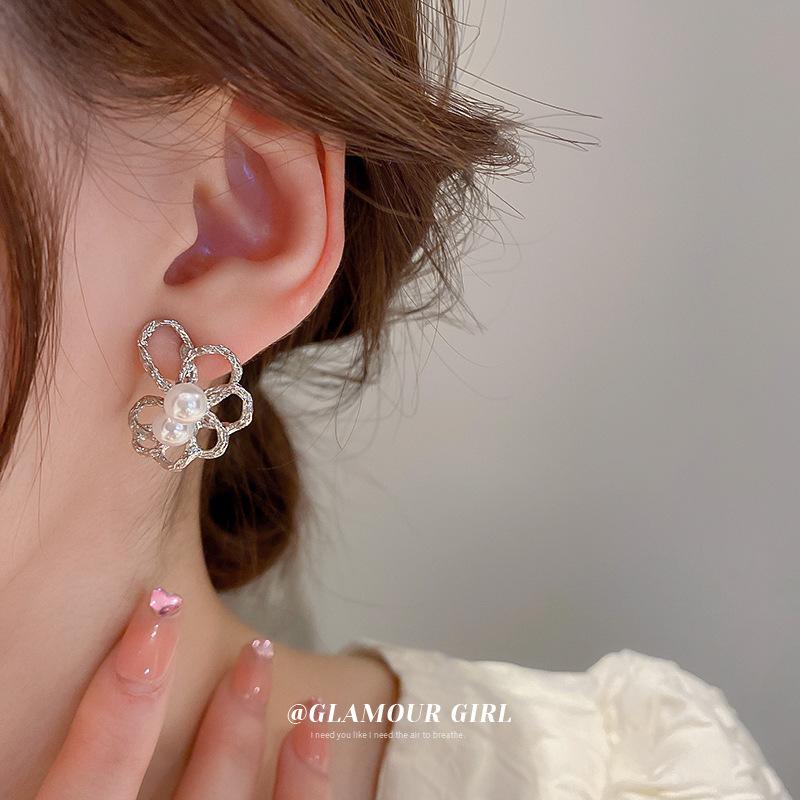 Dangle Earrings & Chandelier Silver Needle Geometric Hollow Pearl Petal Fashion Temperament Design INS
Dangle Earrings & Chandelier Silver Needle Geometric Hollow Pearl Petal Fashion Temperament Design INS