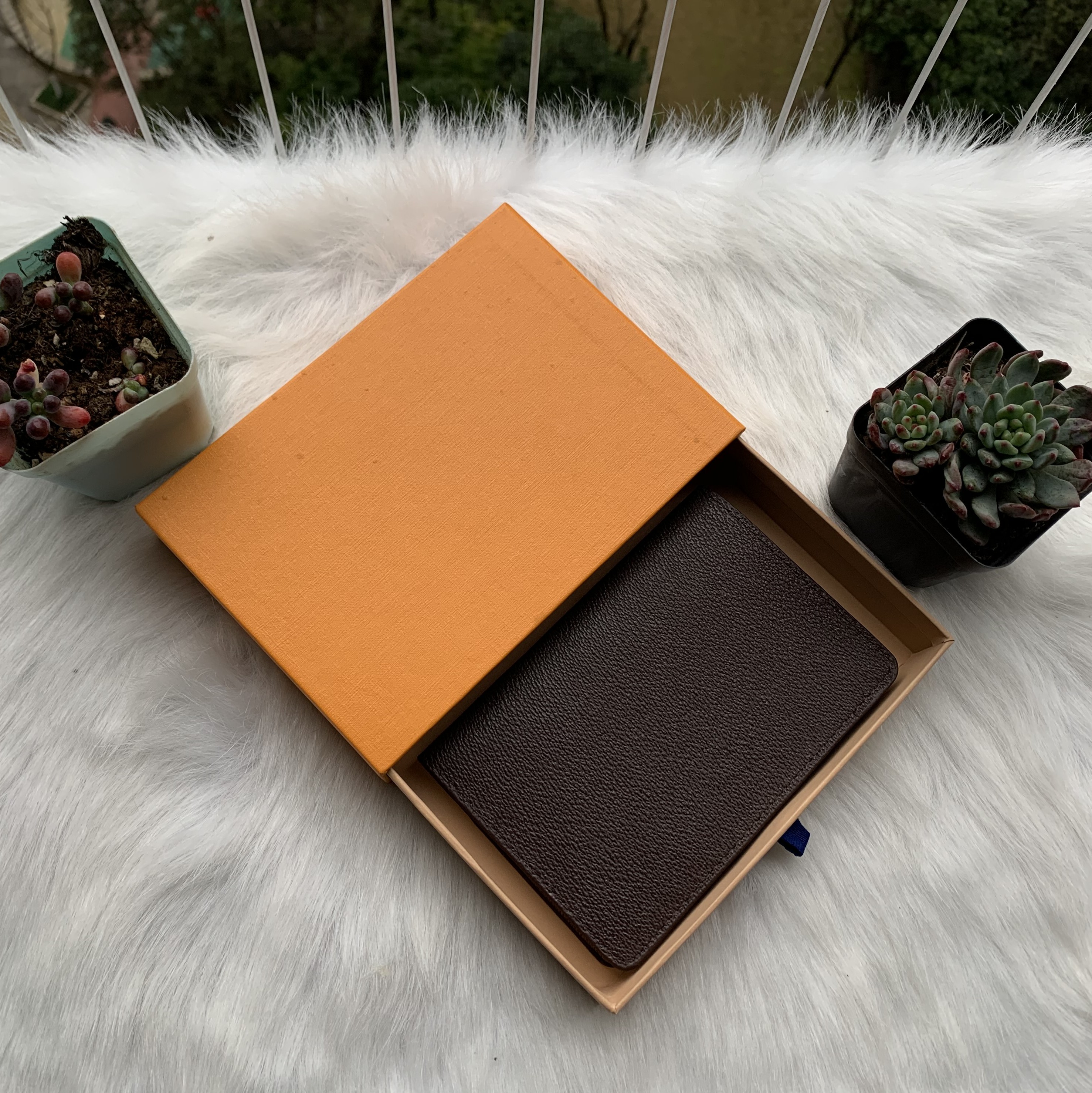Women Designer PU Leather Vintage Passport Holder Men Classic Card Holders Tickets Moneybag Lady Purse Gift with box L004, Black check
Women Designer PU Leather Vintage Passport Holder Men Classic Card Holders Tickets Moneybag Lady Purse Gift with box L004, Black check