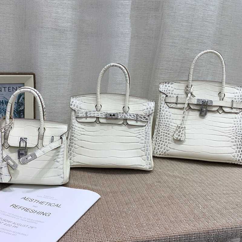 Designer Birkin Herme Bags Highsensitive womens bag Himalayan white crocodile pattern leather inlaid diamond bag single shoulder messenger bag handbag 18lil
Designer Birkin Herme Bags Highsensitive womens bag Himalayan white crocodile pattern leather inlaid diamond bag single shoulder messenger bag handbag 18lil