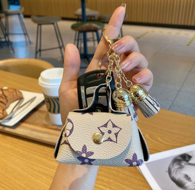 5style Creativity Monogram Tassels Coin Keychain Pendant Charm Jewelry Keyring Holder Fashion PU Leather Flower Grid Designer Metal Key Chain
5style Creativity Monogram Tassels Coin Keychain Pendant Charm Jewelry Keyring Holder Fashion PU Leather Flower Grid Designer Metal Key Chain