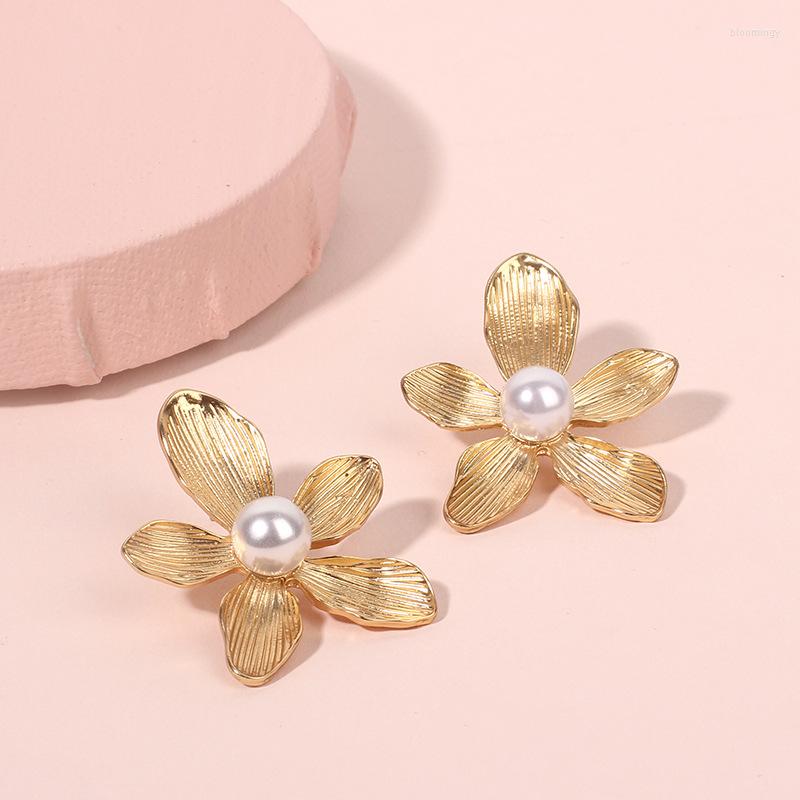 Stud Earrings Vintage Metal Flower For Women Fashion Sweet Cute Petal Pendientes Party Jewelry Accesorios Gifts R34
Stud Earrings Vintage Metal Flower For Women Fashion Sweet Cute Petal Pendientes Party Jewelry Accesorios Gifts R34