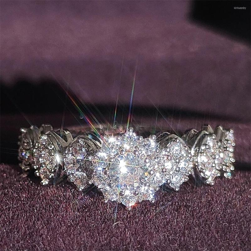 Wedding Rings 2023 Luxury Round Silver Color Designer Engagement Ring For Women Anniversary Gift Jewelry Wholesale R6587
Wedding Rings 2023 Luxury Round Silver Color Designer Engagement Ring For Women Anniversary Gift Jewelry Wholesale R6587