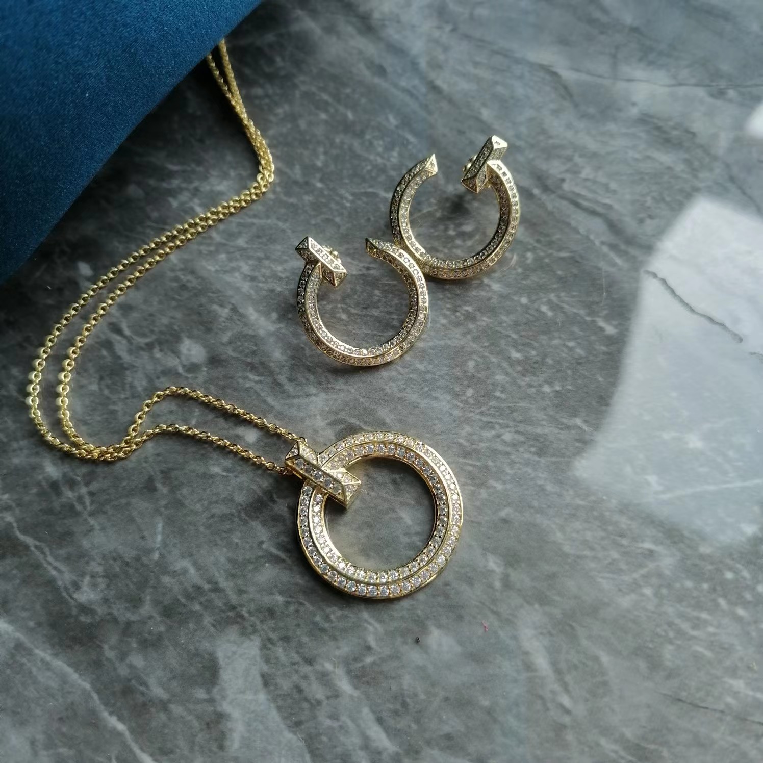 gold crystal name pendant chain set necklace 18k diamond necklaces designer men's jewelry Valentine Day Christmas gifts for girlfriend wholesale womens couple 22
gold crystal name pendant chain set necklace 18k diamond necklaces designer men's jewelry Valentine Day Christmas gifts for girlfriend wholesale womens couple 22