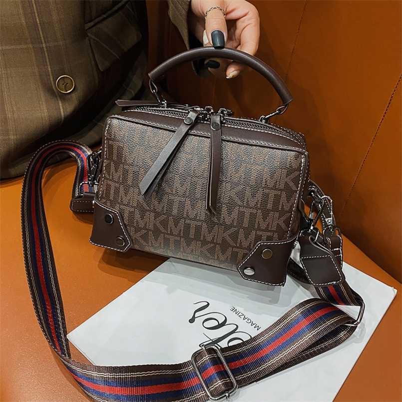 Pillow bag autumn winter new Boston handbag box bag sling single Shoulder Messenger printed bag, Coffee
Pillow bag autumn winter new Boston handbag box bag sling single Shoulder Messenger printed bag, Coffee