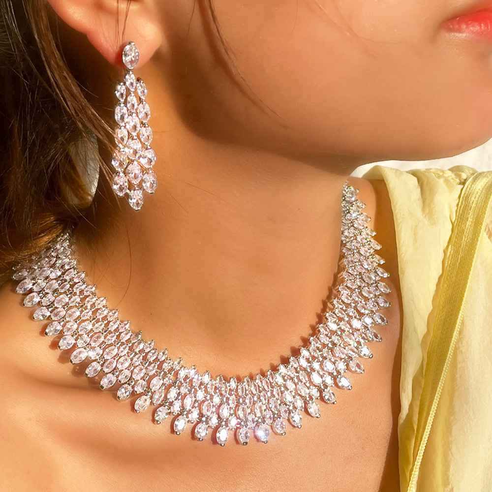 Wedding Jewelry Sets CWWZircons Luxury Chunky Full Cubic Zirconia Paved Dinner Party Bridal Choker Big Necklace for Women T644 230216
Wedding Jewelry Sets CWWZircons Luxury Chunky Full Cubic Zirconia Paved Dinner Party Bridal Choker Big Necklace for Women T644 230216