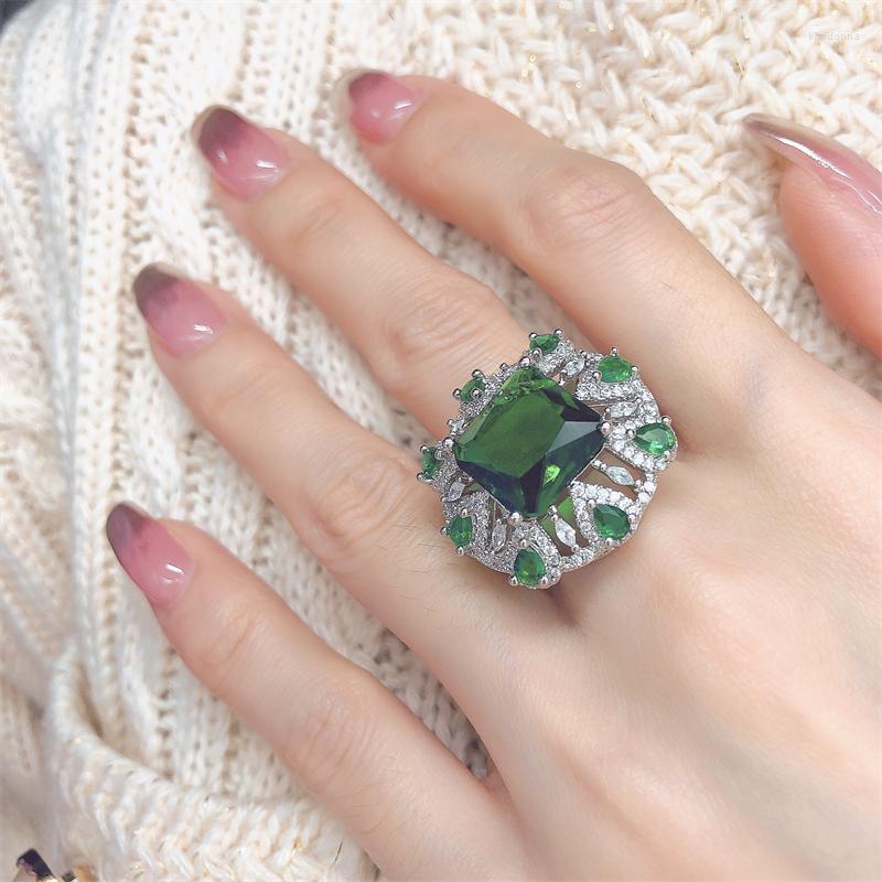 Wedding Rings Cool Style High Quality Fashion Emerald Color Jewelry Ring For Women Classic Versatile Holiday Prom Premium Luxury Gift
Wedding Rings Cool Style High Quality Fashion Emerald Color Jewelry Ring For Women Classic Versatile Holiday Prom Premium Luxury Gift