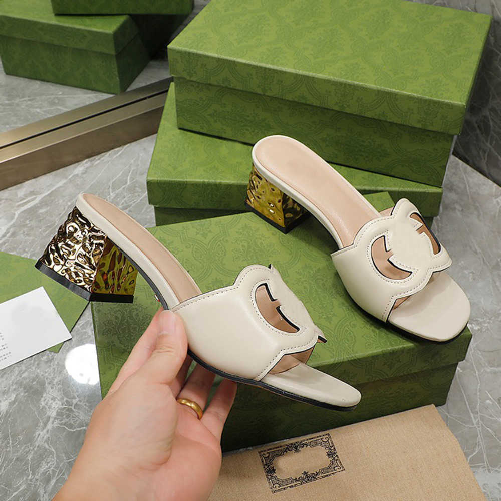 Luxury Women Sandals Interlocking Cut-out High Heels Slip On Slide Flats Slippers Lady Flip Flops Comfort Walking Summer Beach Casual Slipper With Box NO384
Luxury Women Sandals Interlocking Cut-out High Heels Slip On Slide Flats Slippers Lady Flip Flops Comfort Walking Summer Beach Casual Slipper With Box NO384