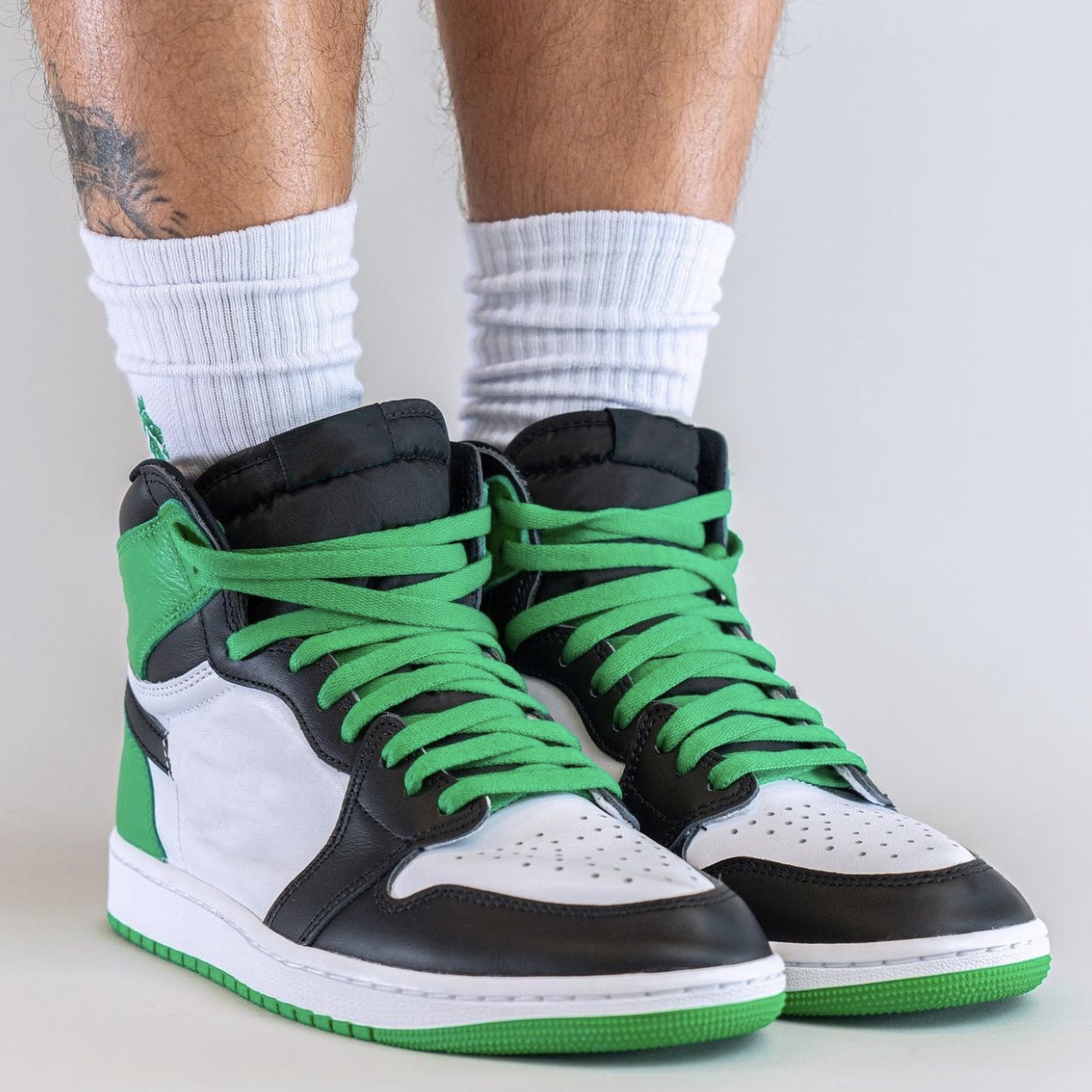 Jumpman 1 High OG Lucky Green basketball shoes 1s Black White men women trainers sports sneakers Quality DZ5485-031
Jumpman 1 High OG Lucky Green basketball shoes 1s Black White men women trainers sports sneakers Quality DZ5485-031