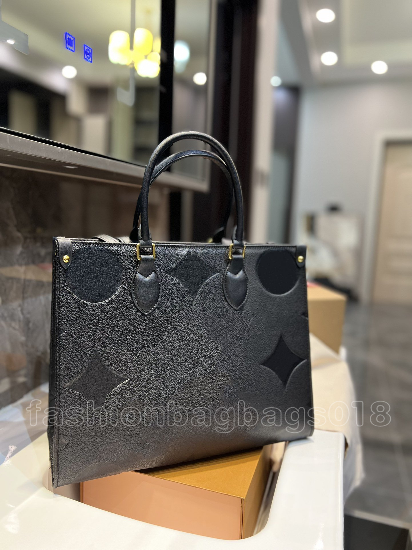 ONTHEGO MM Laptop Tote Bags Embossed Pattern Monograms Grained Leather Luxurys Womens Business Cross-body Shoulder Bag Handbag M21575 M46286 M45494 M45495 M4598
ONTHEGO MM Laptop Tote Bags Embossed Pattern Monograms Grained Leather Luxurys Womens Business Cross-body Shoulder Bag Handbag M21575 M46286 M45494 M45495 M4598