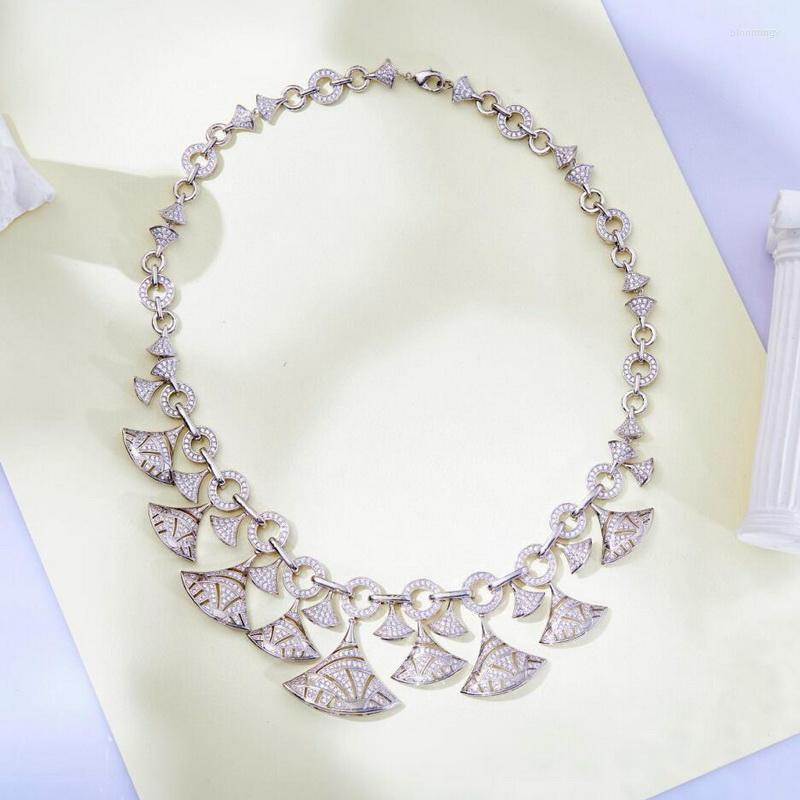 Choker Chokers Hand-made Luxurious Style Women Lady Settings Tiny Czech Zircon Tassels Fanned Pendant Gold Plated Evening Party
Choker Chokers Hand-made Luxurious Style Women Lady Settings Tiny Czech Zircon Tassels Fanned Pendant Gold Plated Evening Party