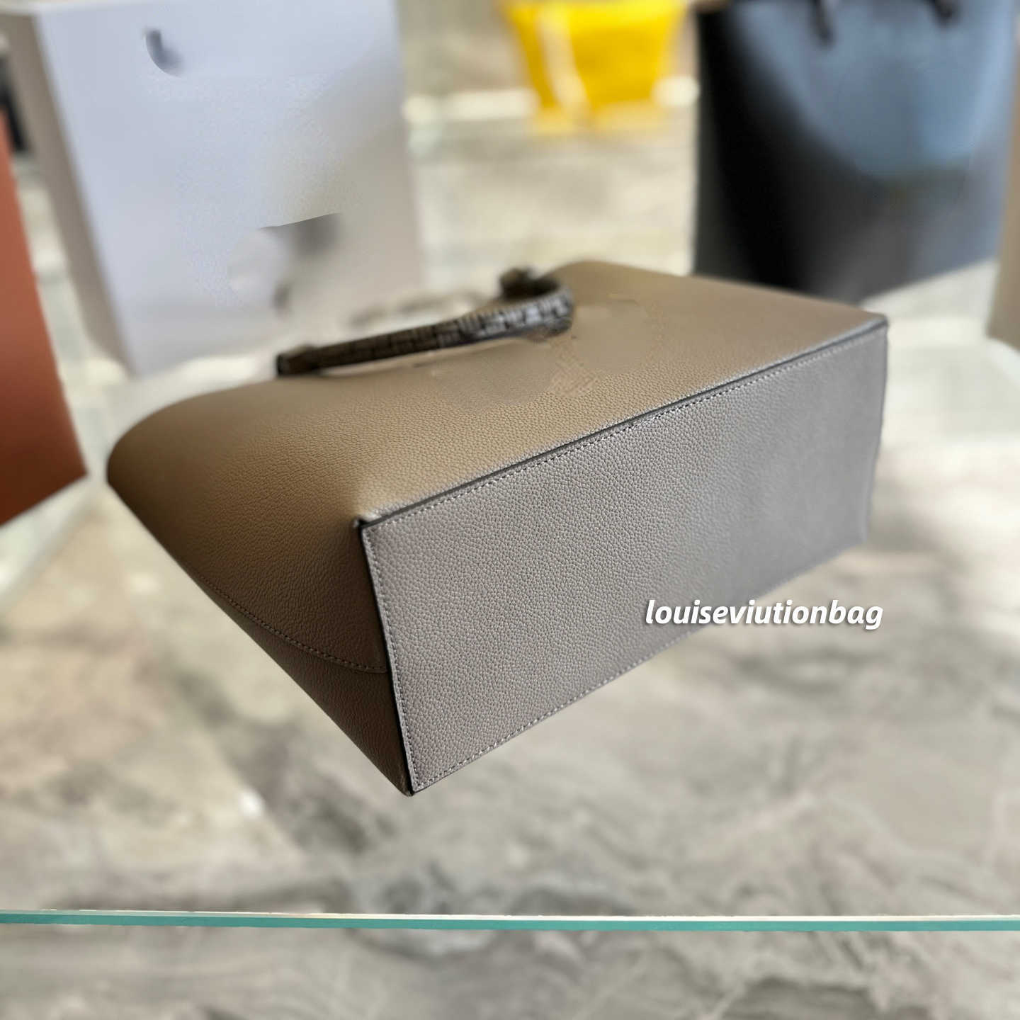 large bag Solid capacity shopping color bag Tiktok Internet Red fashionable and versatile one shoulder underarm tote bag XX0190, Gray
large bag Solid capacity shopping color bag Tiktok Internet Red fashionable and versatile one shoulder underarm tote bag XX0190, Gray