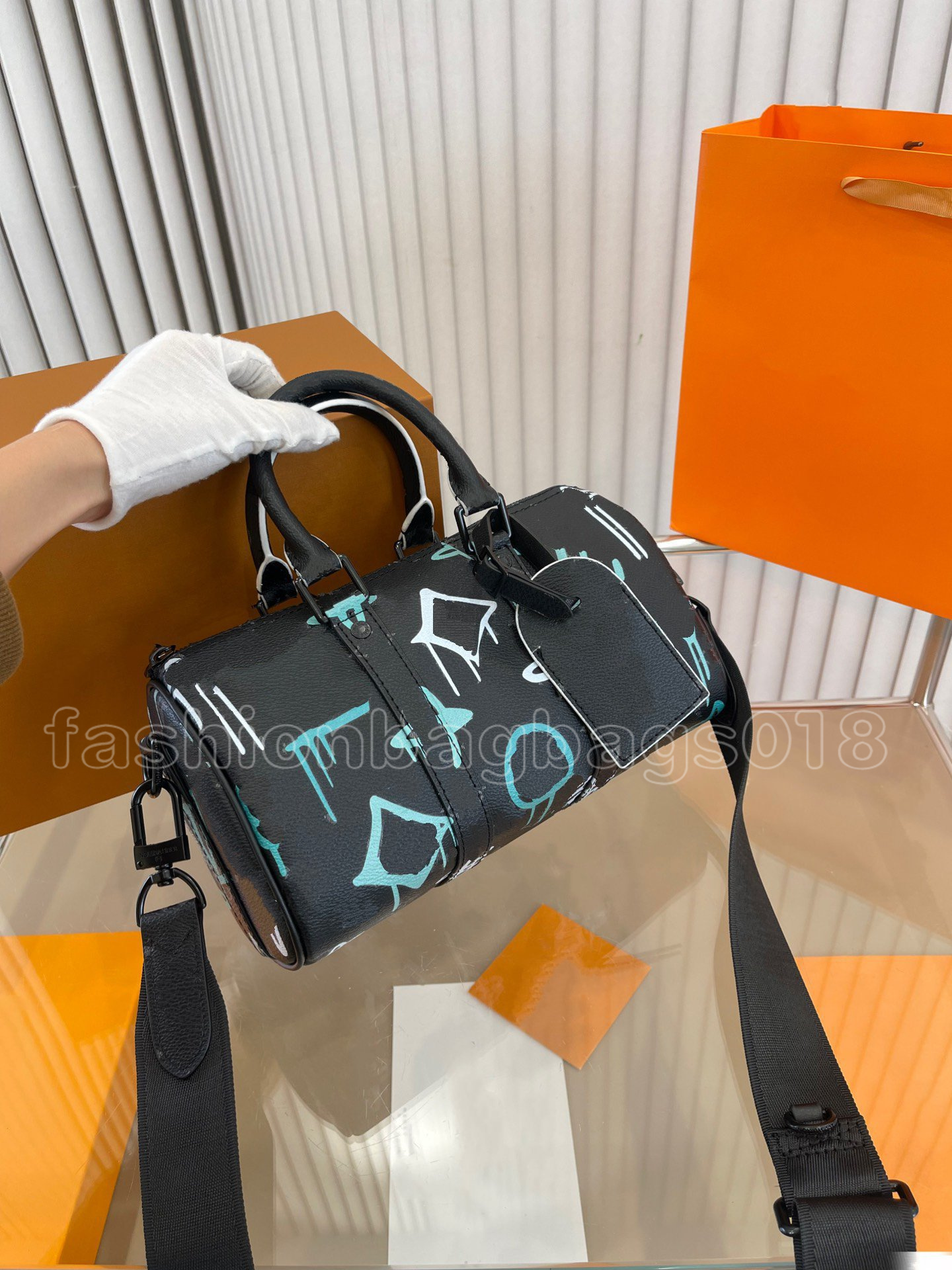 KEEPALL BANDOULIERE 25 Travel Bag Mens Luxurys Designer Crossbody Shoulder City Bag Monograms Small Duffel Bag Top Handles Hand-Bag Man M21399 M46271 M46249 M21430, Ss
KEEPALL BANDOULIERE 25 Travel Bag Mens Luxurys Designer Crossbody Shoulder City Bag Monograms Small Duffel Bag Top Handles Hand-Bag Man M21399 M46271 M46249 M21430, Ss