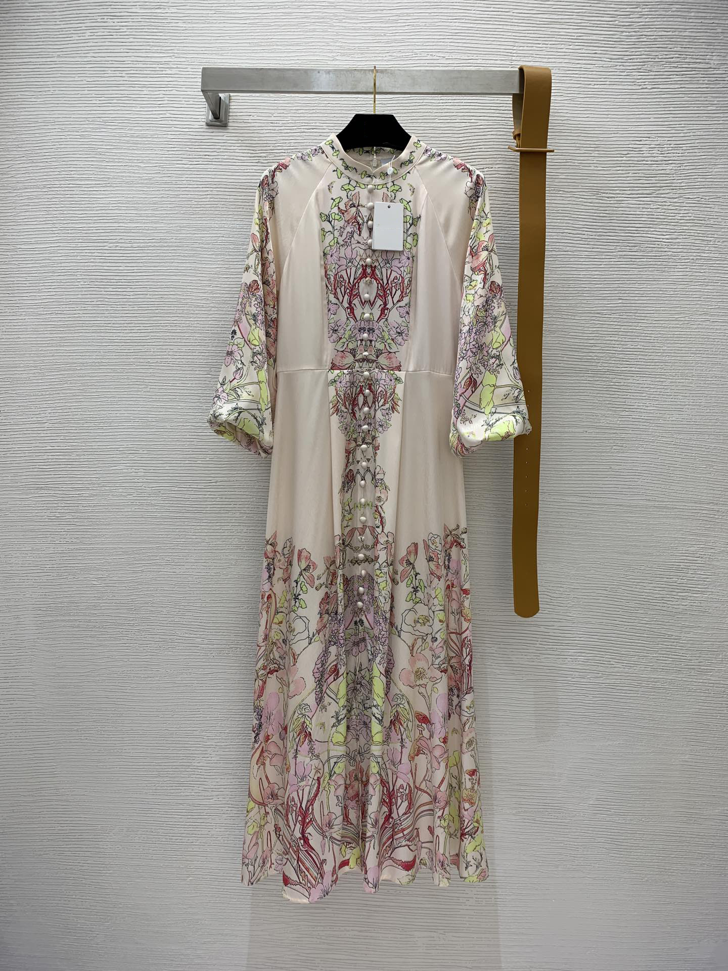 2023 Spring Multicolor Floral Print Waist Belted Dress 4/5 Lantern Sleeve Stand Collar Buttons Single-Breasted Casual Dresses Brand Same Style Designer ZW2N1954, Multi
2023 Spring Multicolor Floral Print Waist Belted Dress 4/5 Lantern Sleeve Stand Collar Buttons Single-Breasted Casual Dresses Brand Same Style Designer ZW2N1954, Multi
