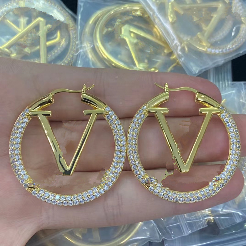 2023 Luxury designer mix earrings Fashion gold hoop earrings lady Women Party earring Wedding Lovers gift engagement Jewelry for Bride
2023 Luxury designer mix earrings Fashion gold hoop earrings lady Women Party earring Wedding Lovers gift engagement Jewelry for Bride