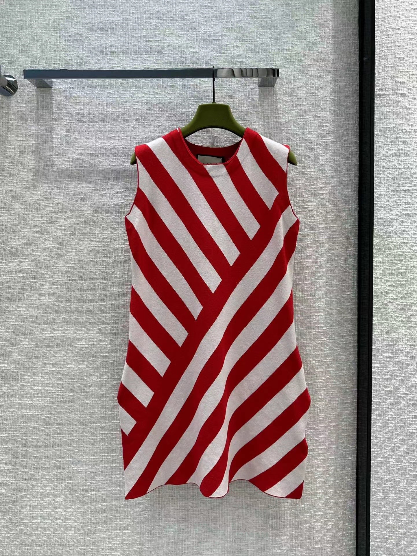 Designer Dress 2023 Spring Summer O Neck Sleeveless Striped Fashion Milan Runway Brand Same Style Dresses Women' 0217-03, Picture color
Designer Dress 2023 Spring Summer O Neck Sleeveless Striped Fashion Milan Runway Brand Same Style Dresses Women' 0217-03, Picture color