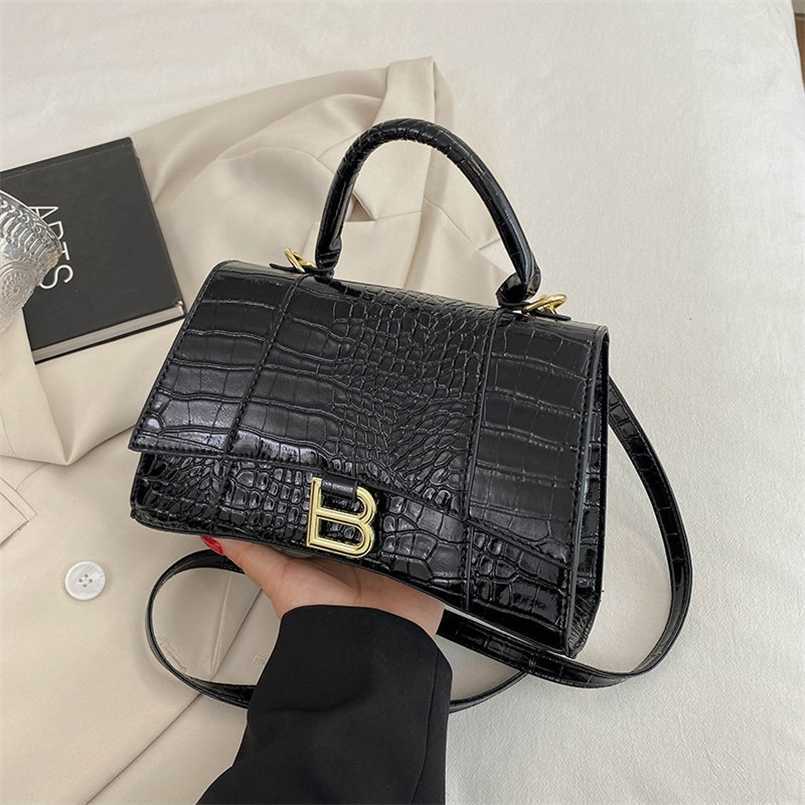 Texture hourglass bag women's new crocodile pattern in autumn same portable small square bag women's bag, Black
Texture hourglass bag women's new crocodile pattern in autumn same portable small square bag women's bag, Black