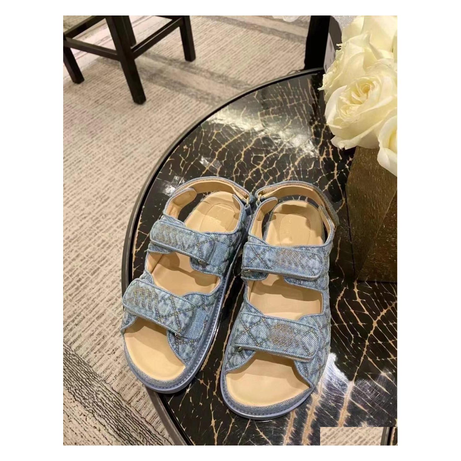 Sandals 2021 Fashionluxury Women Slipper Men Slides Leather Sandal Womens Hook Loop Casual Shoes 3542 With Box And Dust Bags Drop De Dhat2, Clear
Sandals 2021 Fashionluxury Women Slipper Men Slides Leather Sandal Womens Hook Loop Casual Shoes 3542 With Box And Dust Bags Drop De Dhat2, Clear