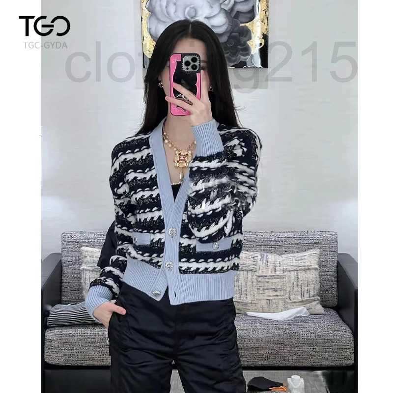 Women' T-Shirt Designer 2022 autumn and winter new V-neck striped cashmere sweater contrast knit cardigan lazy short jacket U0Q4, Sky blue
Women' T-Shirt Designer 2022 autumn and winter new V-neck striped cashmere sweater contrast knit cardigan lazy short jacket U0Q4, Sky blue