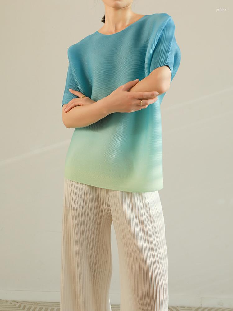Women's T Shirts Miyake Pleated Gradient Tops 2023 Spring Summer Casual Loose T-shirt Korean Fashion Short Sleeves Tee, Mint
Women's T Shirts Miyake Pleated Gradient Tops 2023 Spring Summer Casual Loose T-shirt Korean Fashion Short Sleeves Tee, Mint