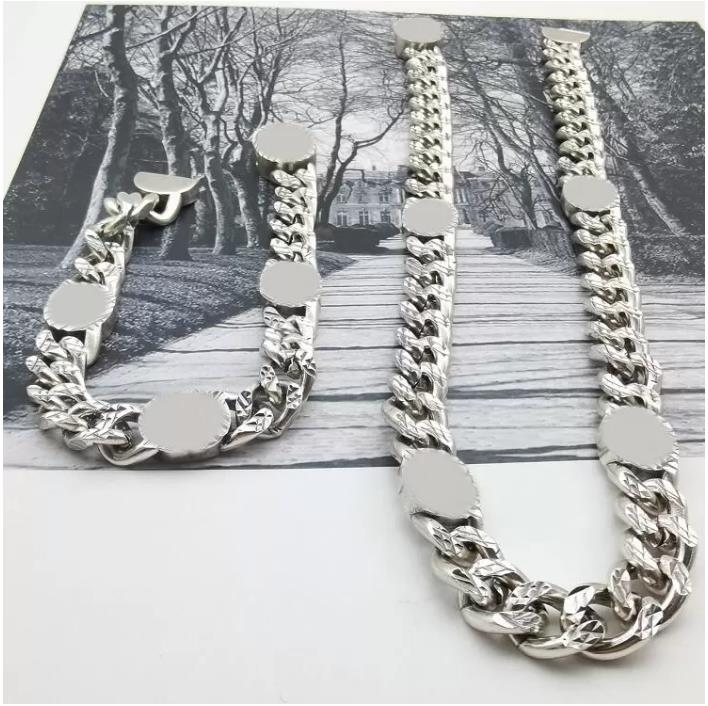 Pendant Necklaces Unisex Fashion Thick Chain Necklaces High Quality Letter Women Cuban Choker Necklace Punk Vintage Men Womens Couples Jewelry
Pendant Necklaces Unisex Fashion Thick Chain Necklaces High Quality Letter Women Cuban Choker Necklace Punk Vintage Men Womens Couples Jewelry