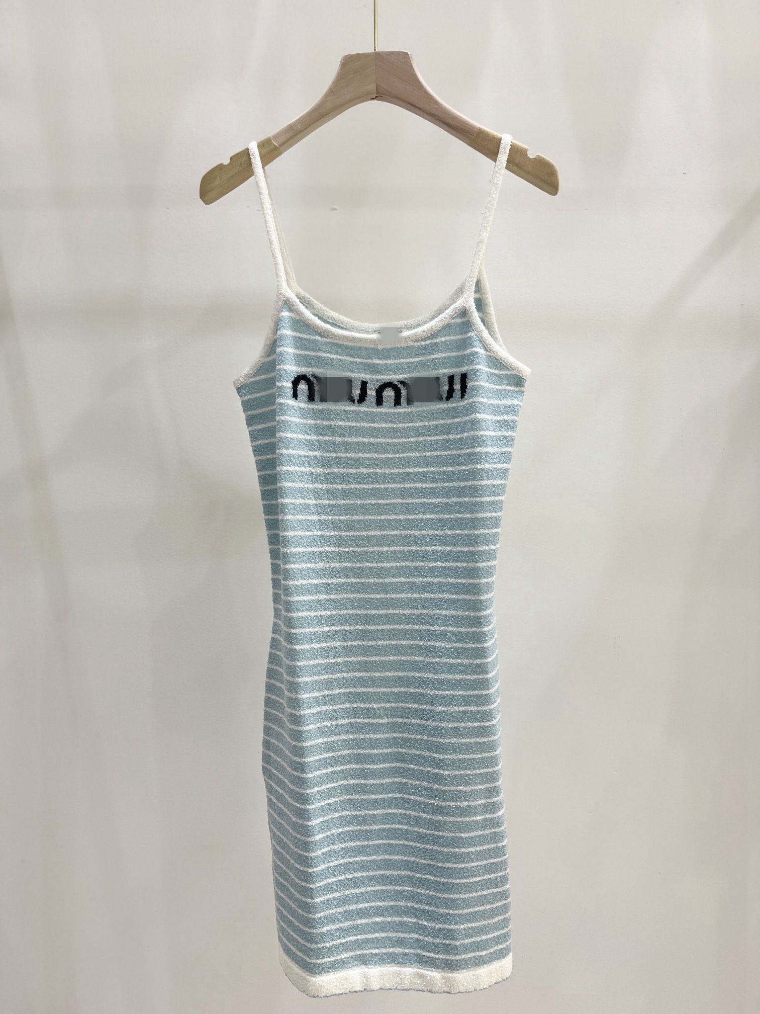 2023 Blue Striped Letter Print Women' Dresses Brand Same Style Women' Runway Dresses DH23
2023 Blue Striped Letter Print Women' Dresses Brand Same Style Women' Runway Dresses DH23