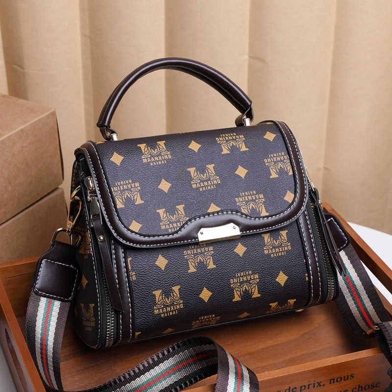 Bag women new versatile shoulder bag large capacity messenger bag women's printed handbag trend, 6602-1m brown
Bag women new versatile shoulder bag large capacity messenger bag women's printed handbag trend, 6602-1m brown