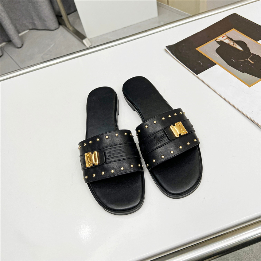 Fashion Slippers 2023 Luxury Design Summer Louiseity Men and Women Flat Shoes Thick Sole Leather Rubber Letter Logo Casual Cartoon Slippers Viutonity 05-026
Fashion Slippers 2023 Luxury Design Summer Louiseity Men and Women Flat Shoes Thick Sole Leather Rubber Letter Logo Casual Cartoon Slippers Viutonity 05-026