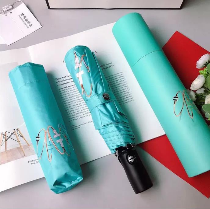 2023 Classic blue Umbrella folding For Women summer 2 patterns blue Fold Fashion Umbrella Rain Umbrella VIP gift with round gift box
2023 Classic blue Umbrella folding For Women summer 2 patterns blue Fold Fashion Umbrella Rain Umbrella VIP gift with round gift box