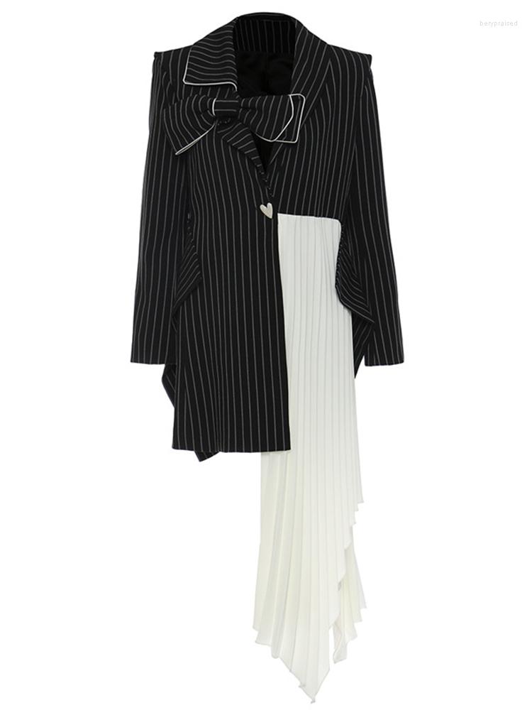 Women' Suits Women Black Striped Pleated Irreguar Big Size Blazer Lapel Long Sleeve Jacket Fashion Spring Autumn 2023 N596
Women' Suits Women Black Striped Pleated Irreguar Big Size Blazer Lapel Long Sleeve Jacket Fashion Spring Autumn 2023 N596